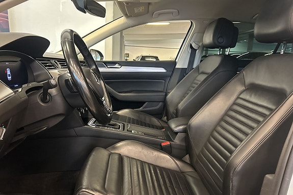 Volkswagen Passat 8 of 27