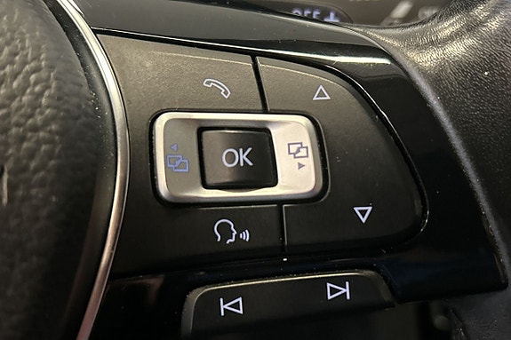 Volkswagen Passat 16 of 27