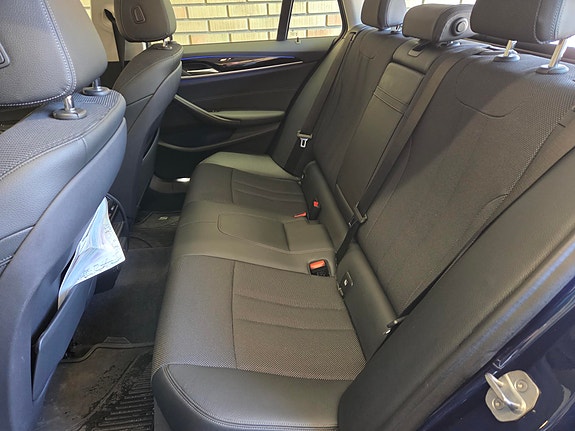 BMW 520d 4 of 5