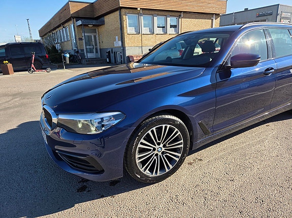 BMW 520d 2 of 5