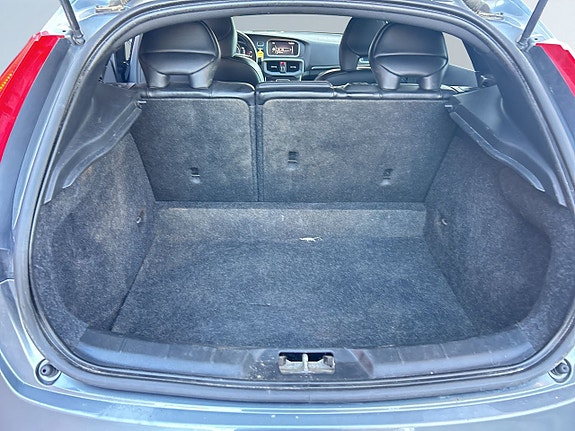 Volvo V40 12 of 22