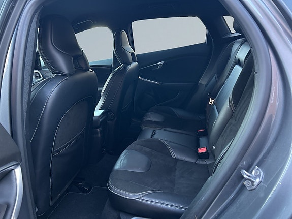 Volvo V40 13 of 22