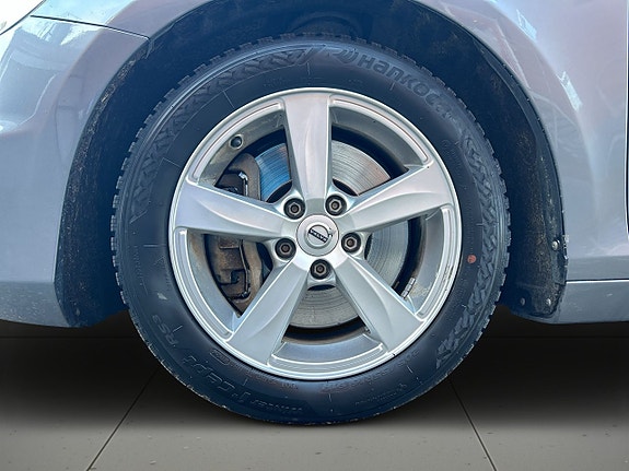 Volvo V40 14 of 22