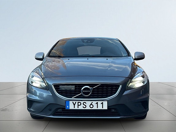Volvo V40 2 of 22