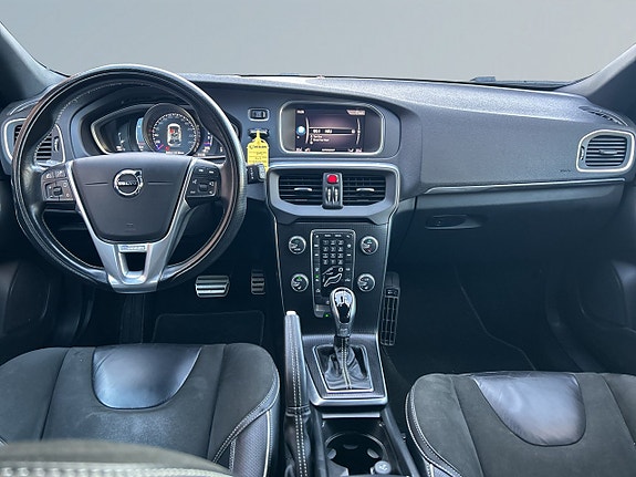 Volvo V40 8 of 22