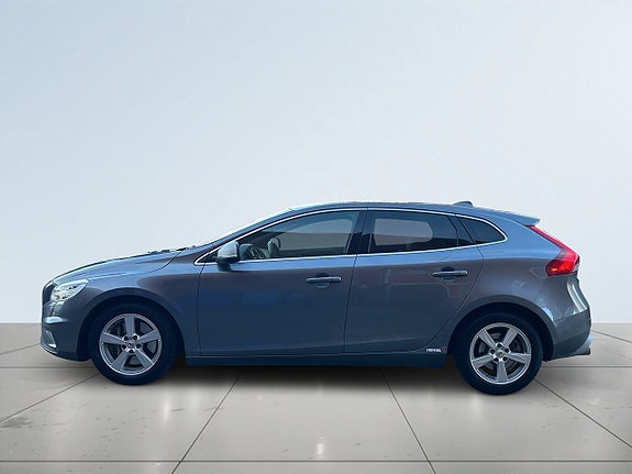 Volvo V40 4 of 22
