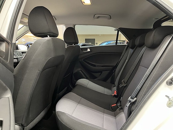 Hyundai i20 8 of 19