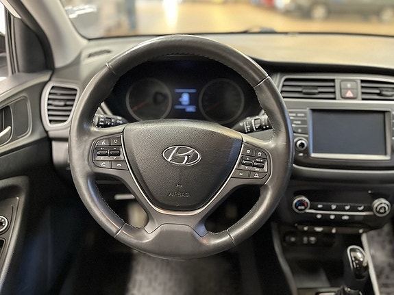 Hyundai i20 10 of 19