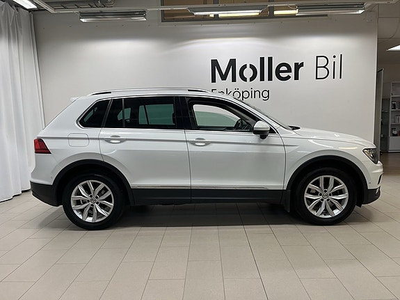 Volkswagen Tiguan 3 of 17