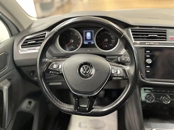 Volkswagen Tiguan 10 of 17
