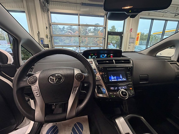 Toyota Prius+ 14 of 26