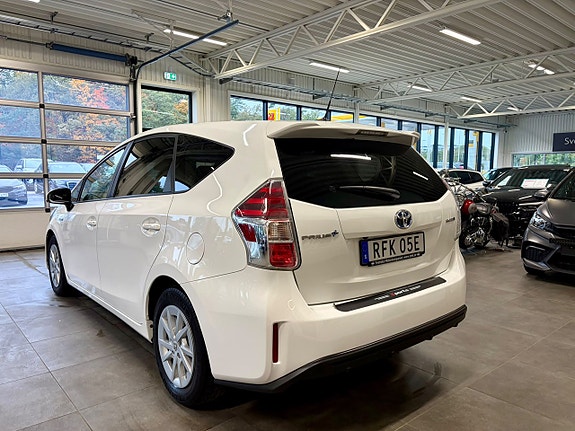 Toyota Prius+ 3 of 26