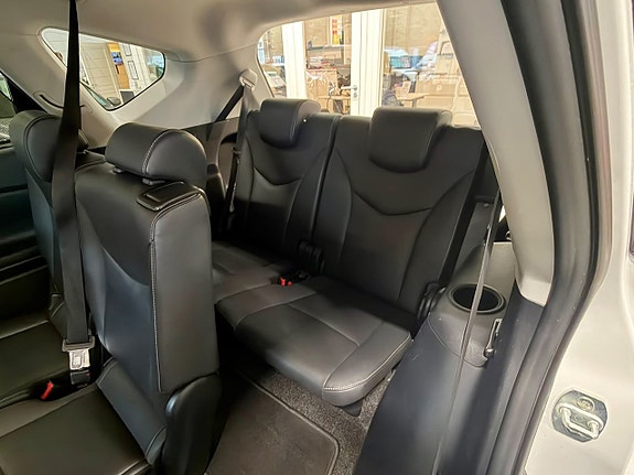 Toyota Prius+ 18 of 26