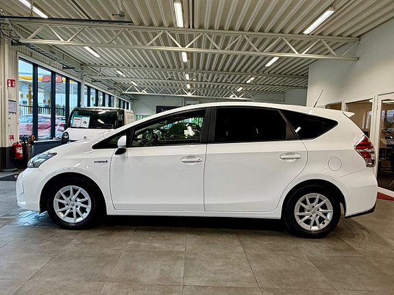 Toyota Prius+ 2 of 26
