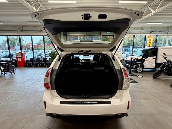 Toyota Prius+ 11 of 26