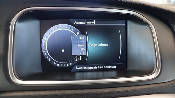 Volvo V40 Cross Country 17 of 19