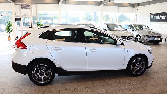 Volvo V40 Cross Country 6 of 19