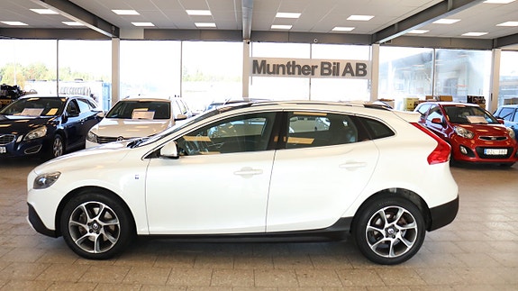 Volvo V40 Cross Country 3 of 19