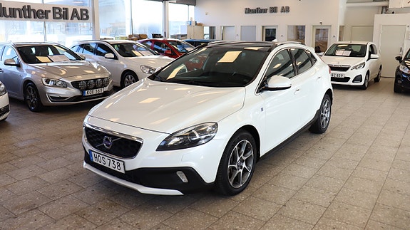 Volvo V40 Cross Country 2 of 19