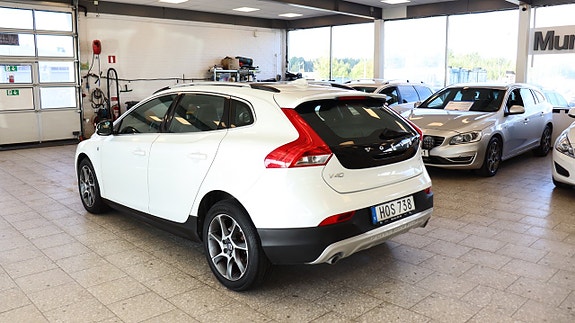 Volvo V40 Cross Country 4 of 19