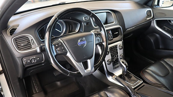 Volvo V40 Cross Country 12 of 19