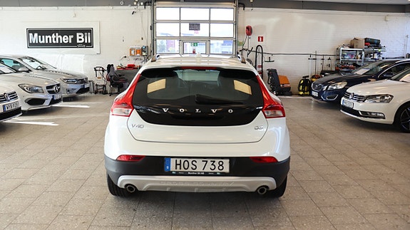 Volvo V40 Cross Country 8 of 19
