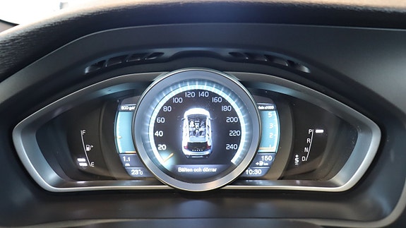 Volvo V40 Cross Country 14 of 19