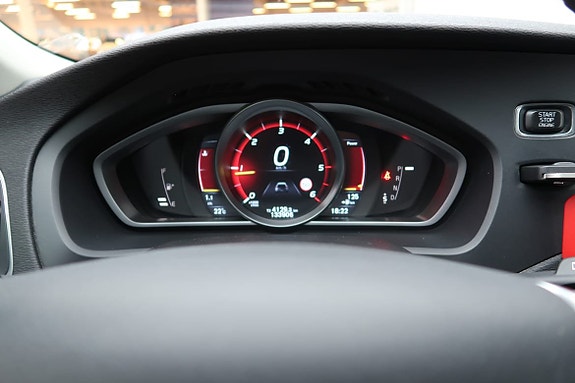 Volvo V40 9 of 15