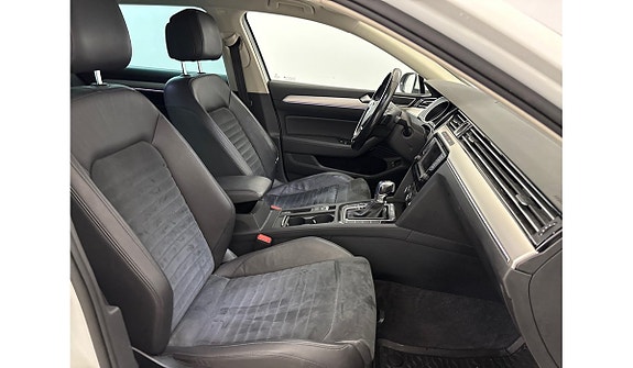Volkswagen Passat 9 of 11