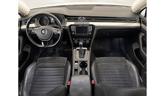 Volkswagen Passat 7 of 11