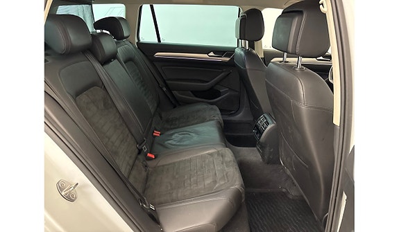 Volkswagen Passat 10 of 11