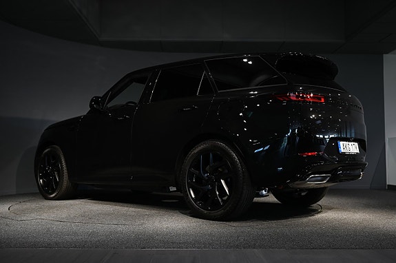 Land Rover Range Rover Sport 3 of 20
