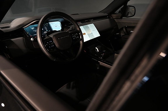 Land Rover Range Rover Sport 10 of 20
