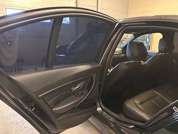 BMW 330d 13 of 20