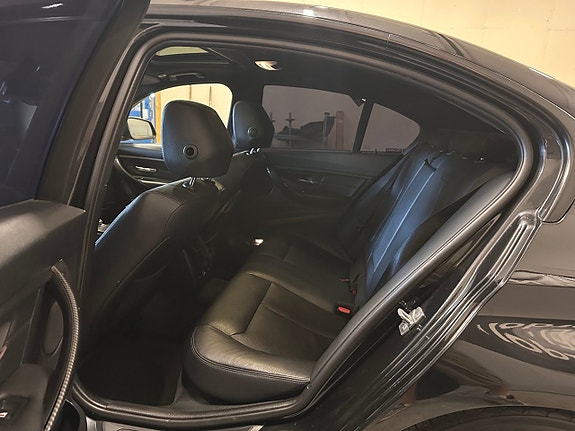 BMW 330d 14 of 20