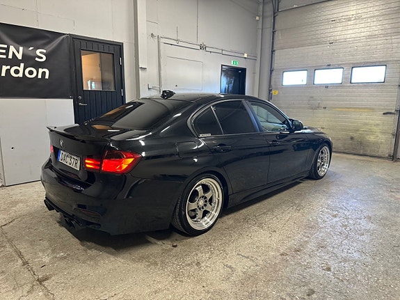 BMW 330d 4 of 20