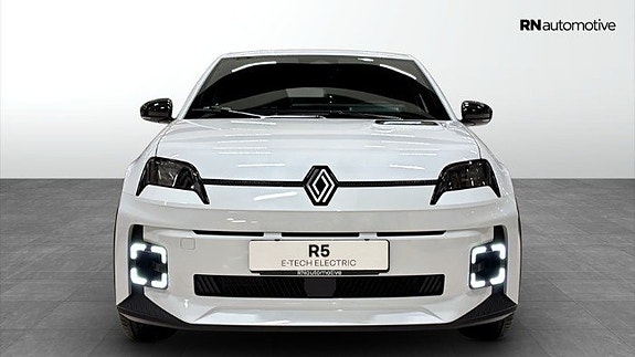 Renault 5 E-Tech 8 of 23