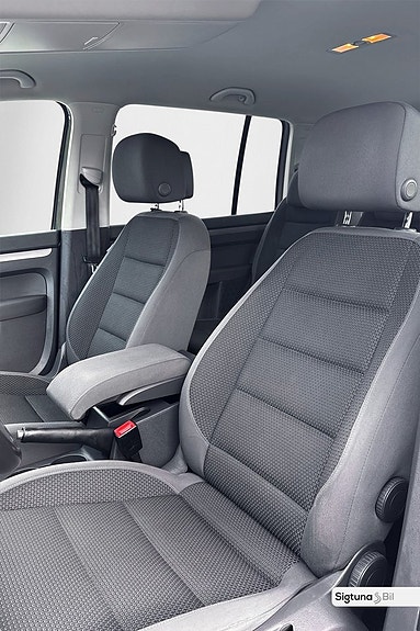 Volkswagen Touran 12 of 24
