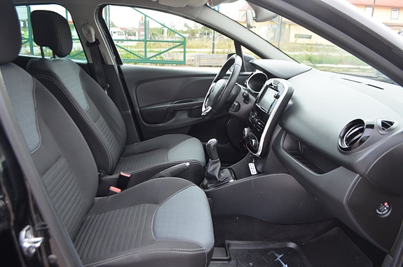 Renault Clio 18 of 27