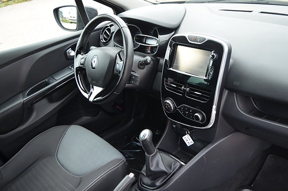 Renault Clio 19 of 27
