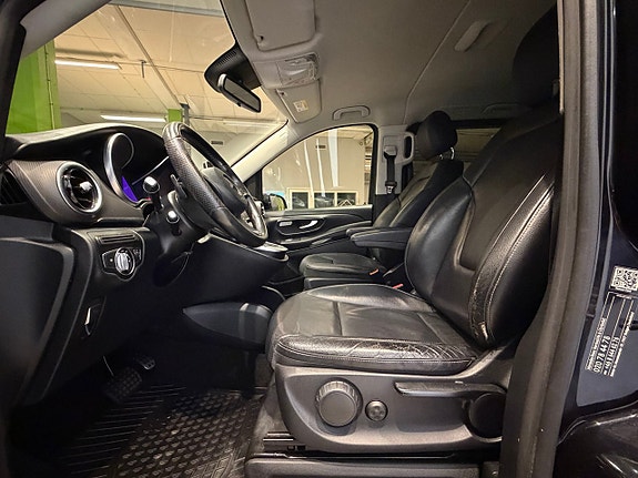 Mercedes-Benz V250 8 of 12