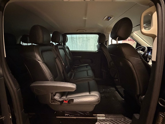 Mercedes-Benz V250 10 of 12