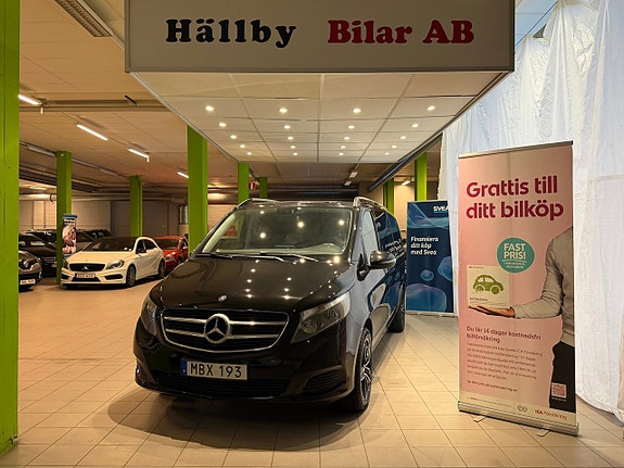 Mercedes-Benz V250 2 of 12