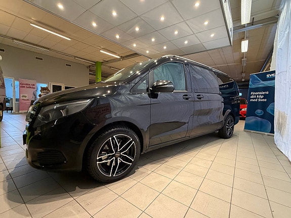 Mercedes-Benz V250 3 of 12
