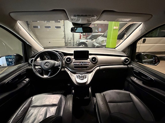 Mercedes-Benz V250 12 of 12