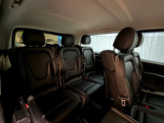 Mercedes-Benz V250 11 of 12
