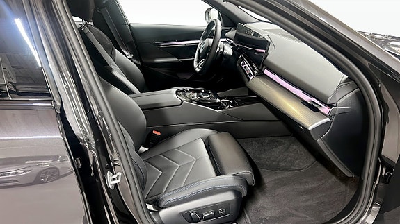 BMW 530e 3 of 9