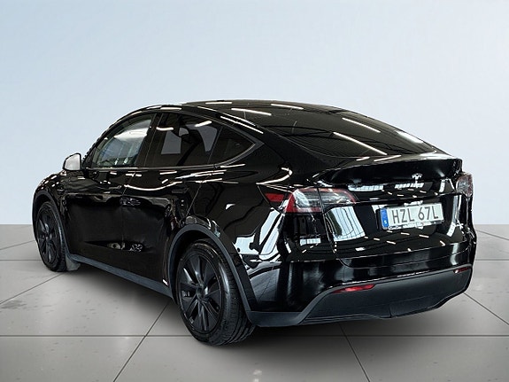Tesla Model Y 6 of 27