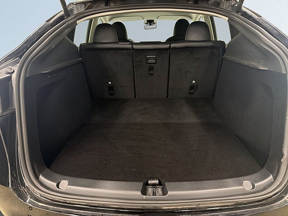 Tesla Model Y 13 of 27