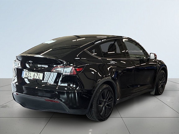 Tesla Model Y 7 of 27